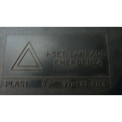 C925 § TRIANGOLO SEGNALATORE EMERGENZA UNIVERSALE -0