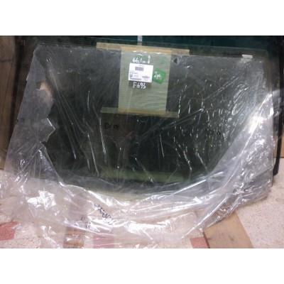 F693 - PARABREZZA VOLKSWAGEN POLO 81 - 94 - H 66,1cm - WINDSCHIELD WINDSCREEN 