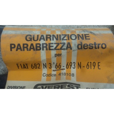 M1688A XX - GUARNIZIONE PARABREZZA DESTRO FIAT 682 N3 693 N 619 E-0