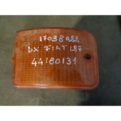 M182 XX - PLASTICA TRASPARENTE FIAT 127  DX DESTRA 44180131