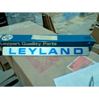 M381 XX - SCRITTA LOGO EMBLEM LAYLAND DNA8065